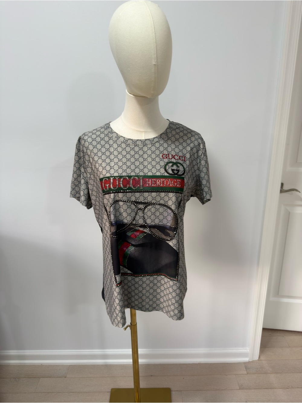 Gray short sleeve top with rhinestones unbranded
